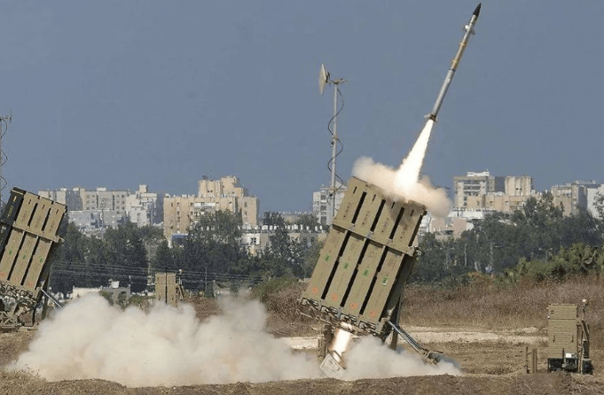 重磅!战斗深夜打响!伊朗下令开战,1000枚弹道导弹蓄势待发!