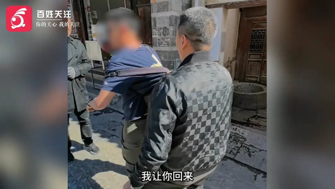 云南一古城商户与游客起冲突,商户放话:“打电话叫人把你们砍死!”