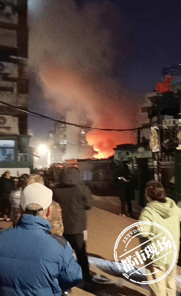 “我家楼都动了”,天津一小区突发火灾,当地消防深夜通报
