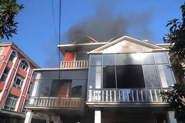 18秒飙到900℃!杭州人赶紧自查:不准入户!不准入户!不准入户!