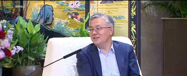 南京市委书记周红波会见何超琼