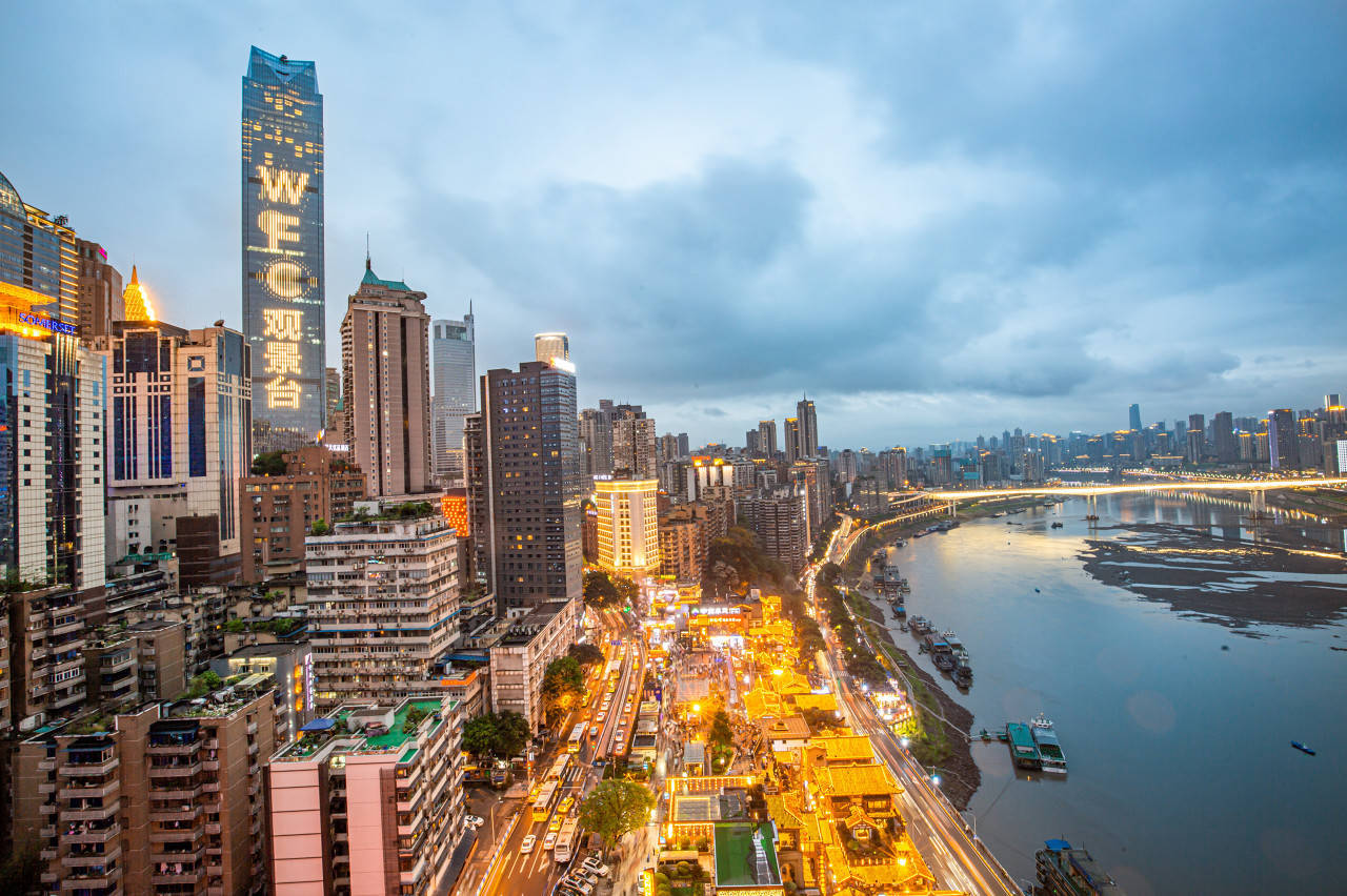 超越上海、登顶全国消费第一城，这个西部城市凭什么？