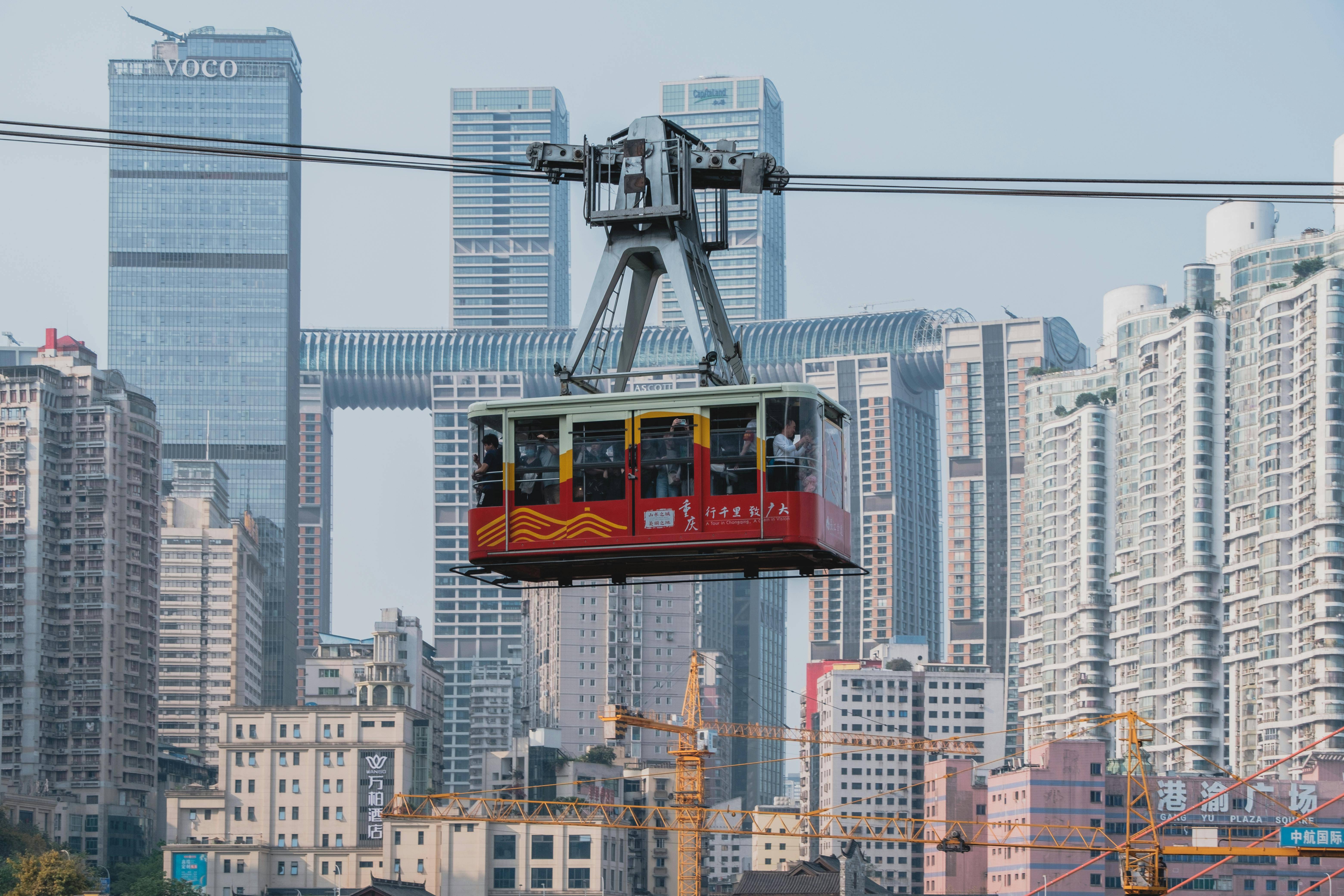 超越上海、登顶全国消费第一城，这个西部城市凭什么？