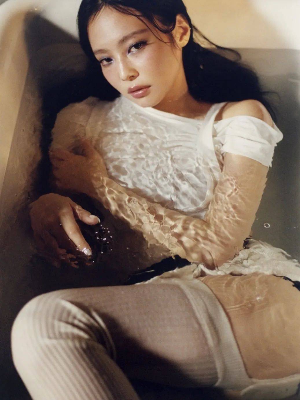 暴风更新造型的Jennie，最近又在穿什么？