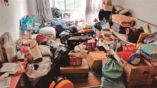 柳州一房东蒙了：出租房一地狼藉，家电被租客搬空！还有更离谱的……