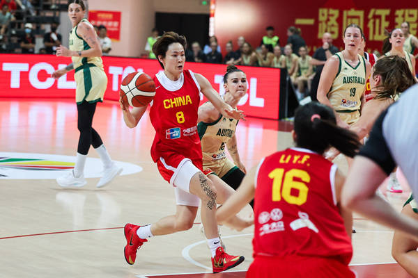 热身赛-杨舒予15分杨力维关键2罚 中国女篮逆转澳洲