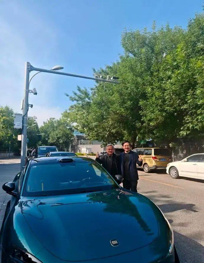 黄仁勋中国行:轻视华为的人极其天真,小米堪称奇迹