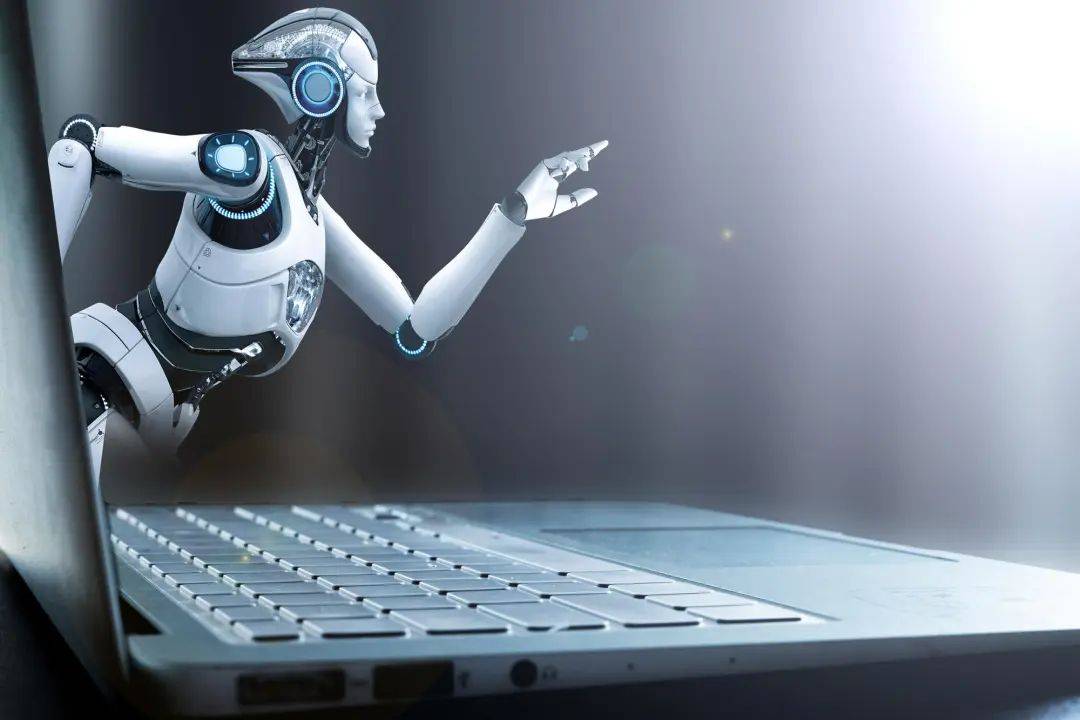 DeepSeek流量下滑,这半年梁文锋都干了啥?