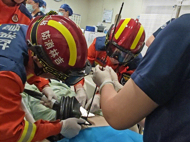 “杀伤力”惊人!击穿眉骨、扎穿手指……这项球速达300km/h的人气运动暗藏风险!