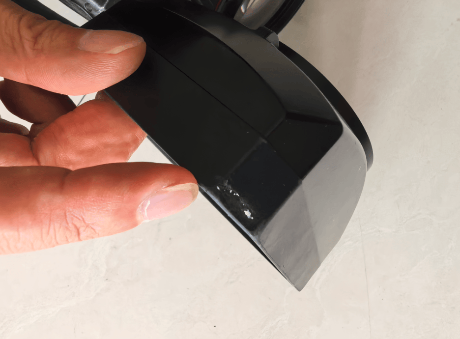 愤怒!昆明电视台女记者采访时被打 摄像机遭损坏