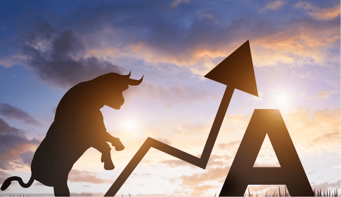 沪指创10年新高：200万新股民跑步入市，连亏15年的老股民还亏47万，居民存款正在“搬家”入市