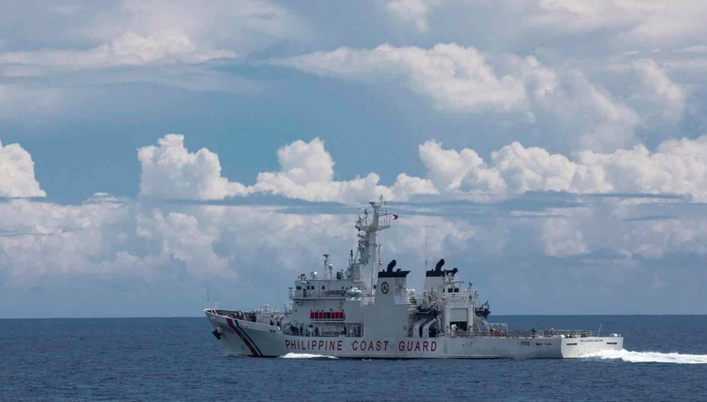 半月礁周边局势紧张，中菲船只激烈对峙！菲方多艘舰艇逼近仁爱礁，中方全力出动严阵以待