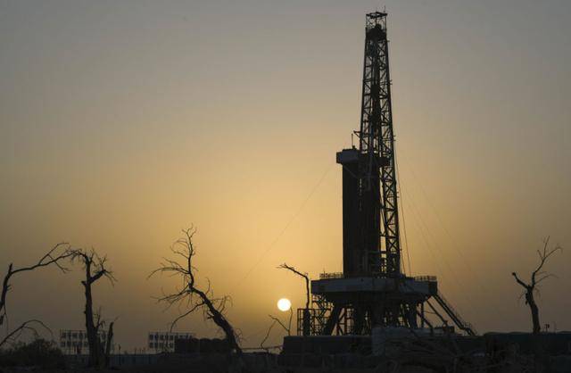 万米以下、200℃以上！中国如何在新疆钻出一个“地下珠峰”