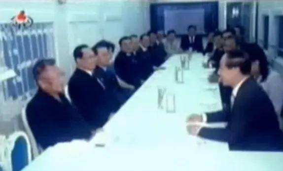 金正恩启程来华,他的神秘专列长什么样?