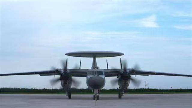 福建舰“千里眼”就位!给美国带来的震撼,不比东风61少