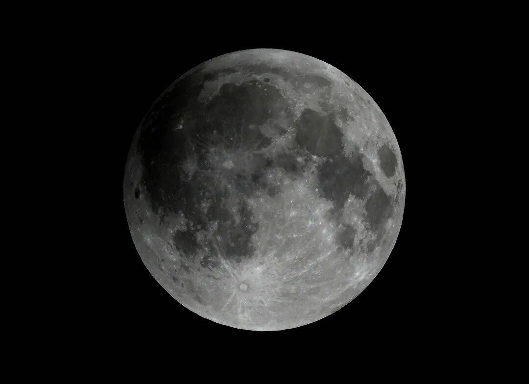 “红月亮”凌晨现身,震撼月全食天象来了:高清大图记录月亮“变脸”全过程