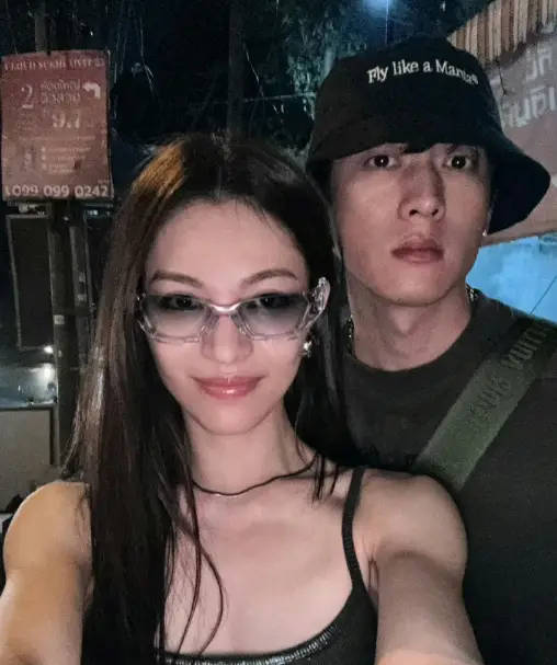 钟楚曦与侯雯元分手!早前被网友发现删除官宣博文