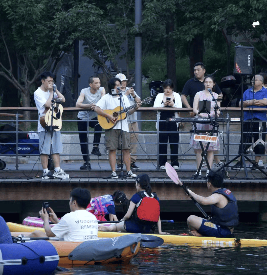 北京最chill的年轻人都在公园“野唱”