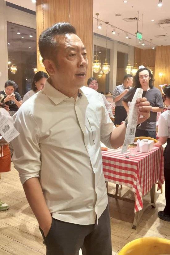 西贝贾国龙再怼罗永浩:这个人简直太坏了,狗咬我一口,我不能去咬狗一口