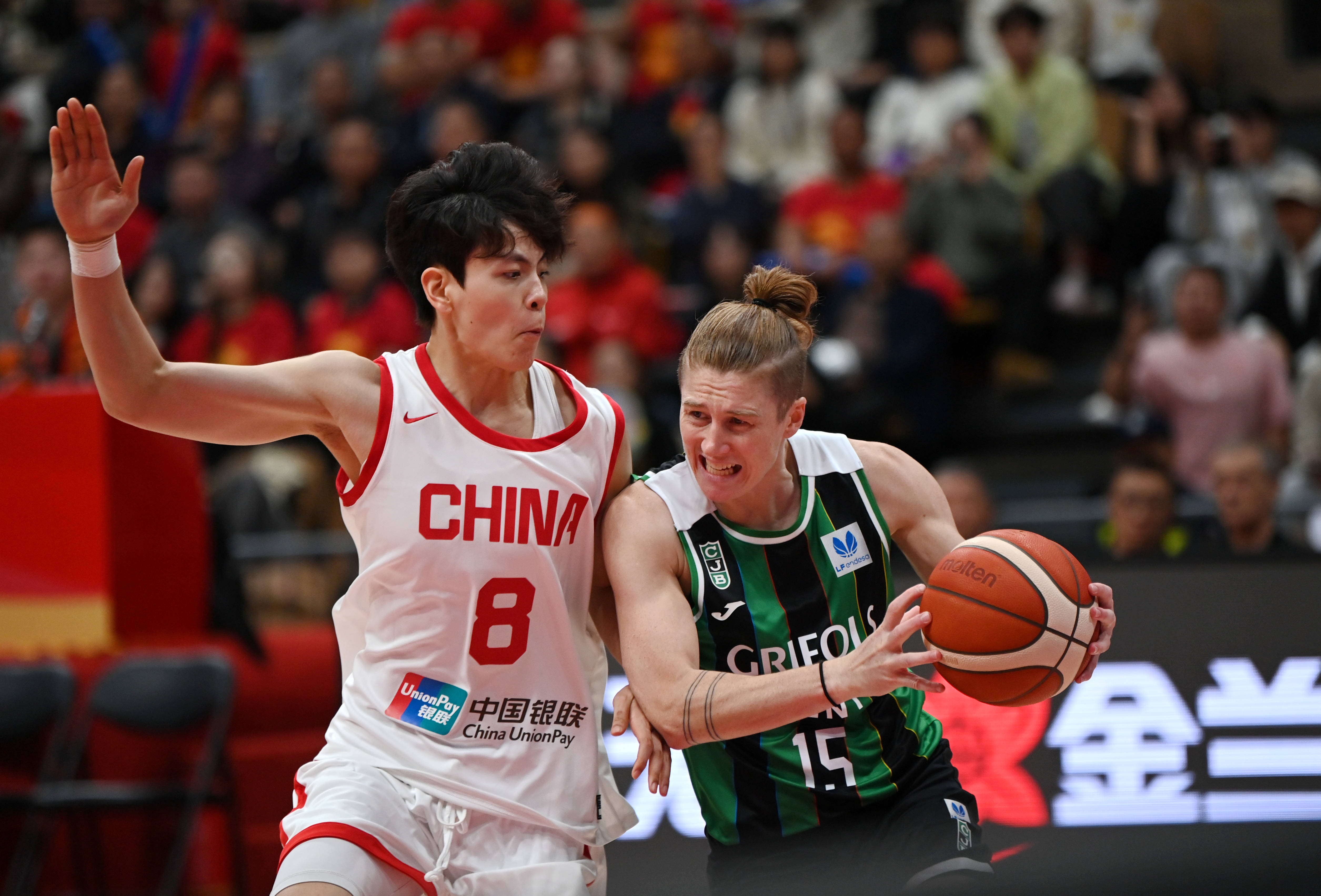 中国女篮热身赛再胜尤文图特女篮