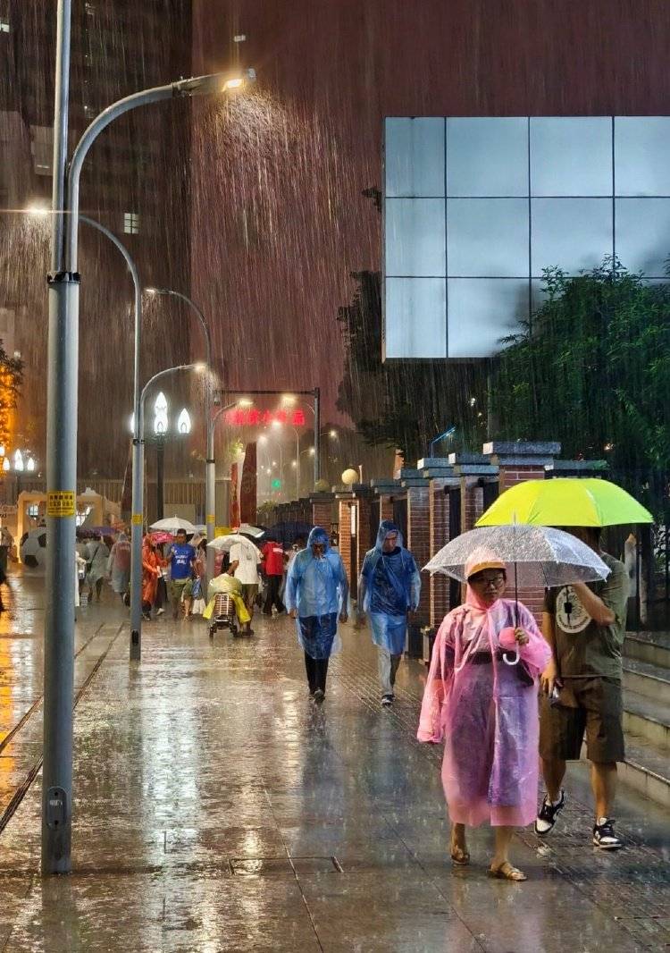 暴雨浇灭高温，加速入秋！重庆史上最长夏季终于结束