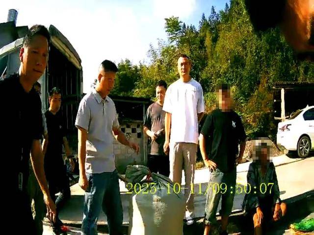 100斤玉米上秤秒变60斤？贵州一村民遭“鬼秤”骗粮！民警出手，5人被拘