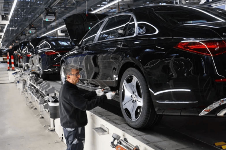 美国把刀架在脖子上了,这样干就是去送死