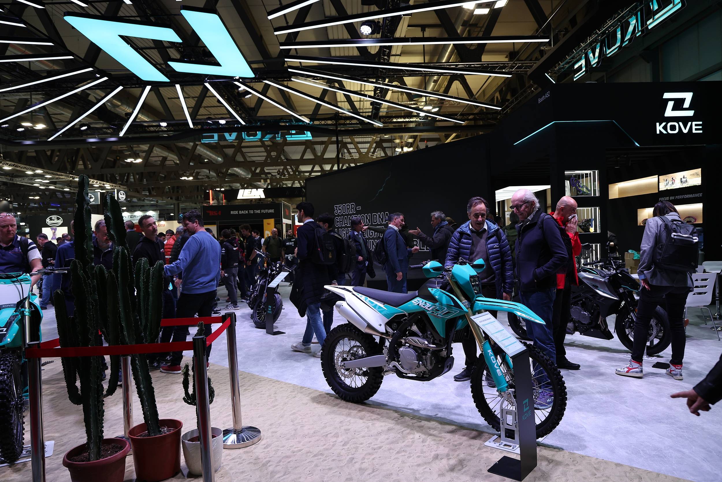 直播间标题被指内涵张雪机车，凯越机车道歉