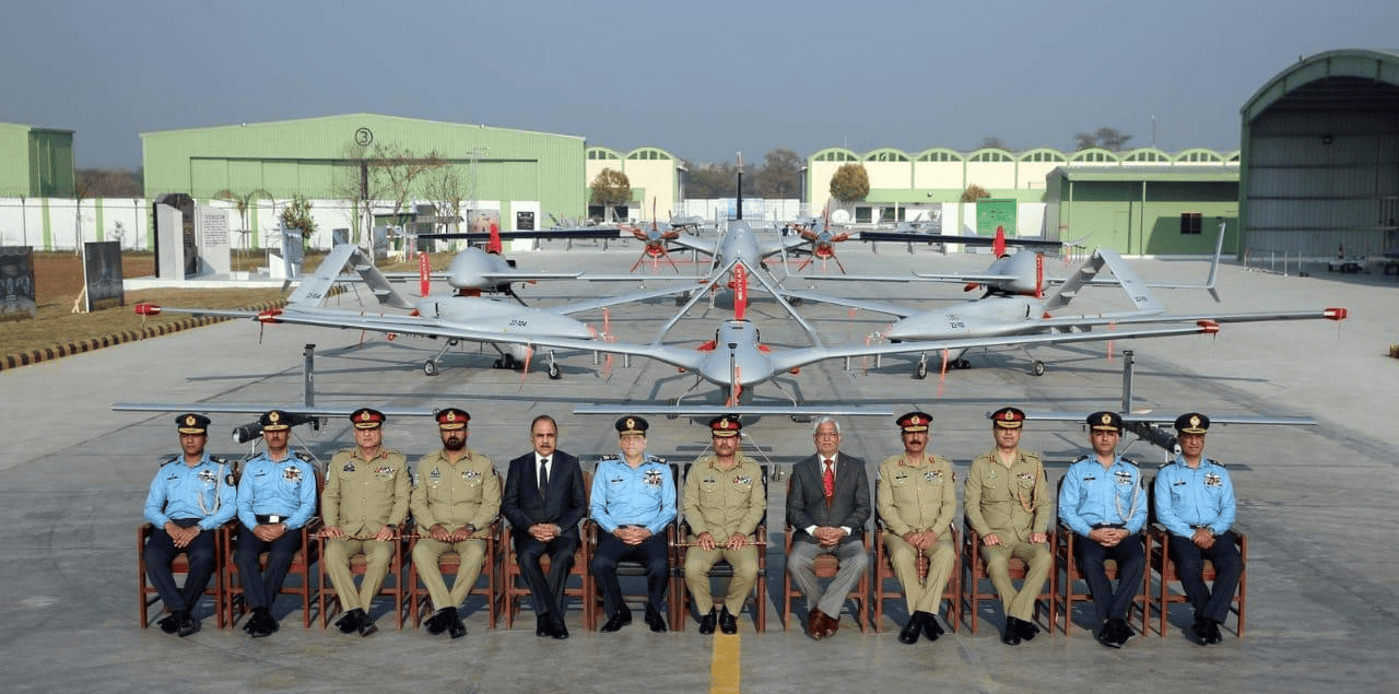 印度情报确认，中国给了巴铁启发，把歼7改无人机，饱和打击S400
